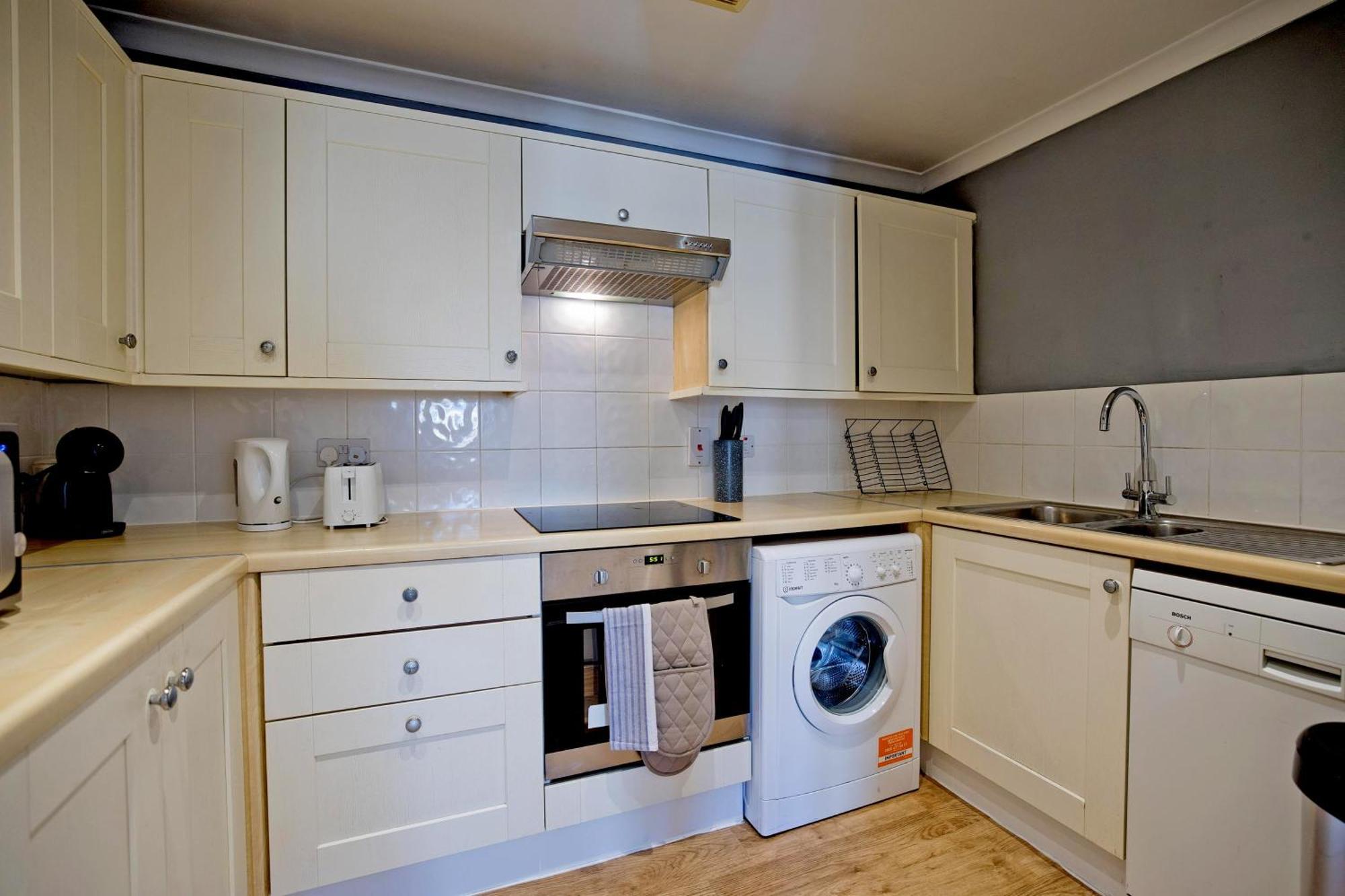Imperial Meridian Place Apartment London Exterior photo